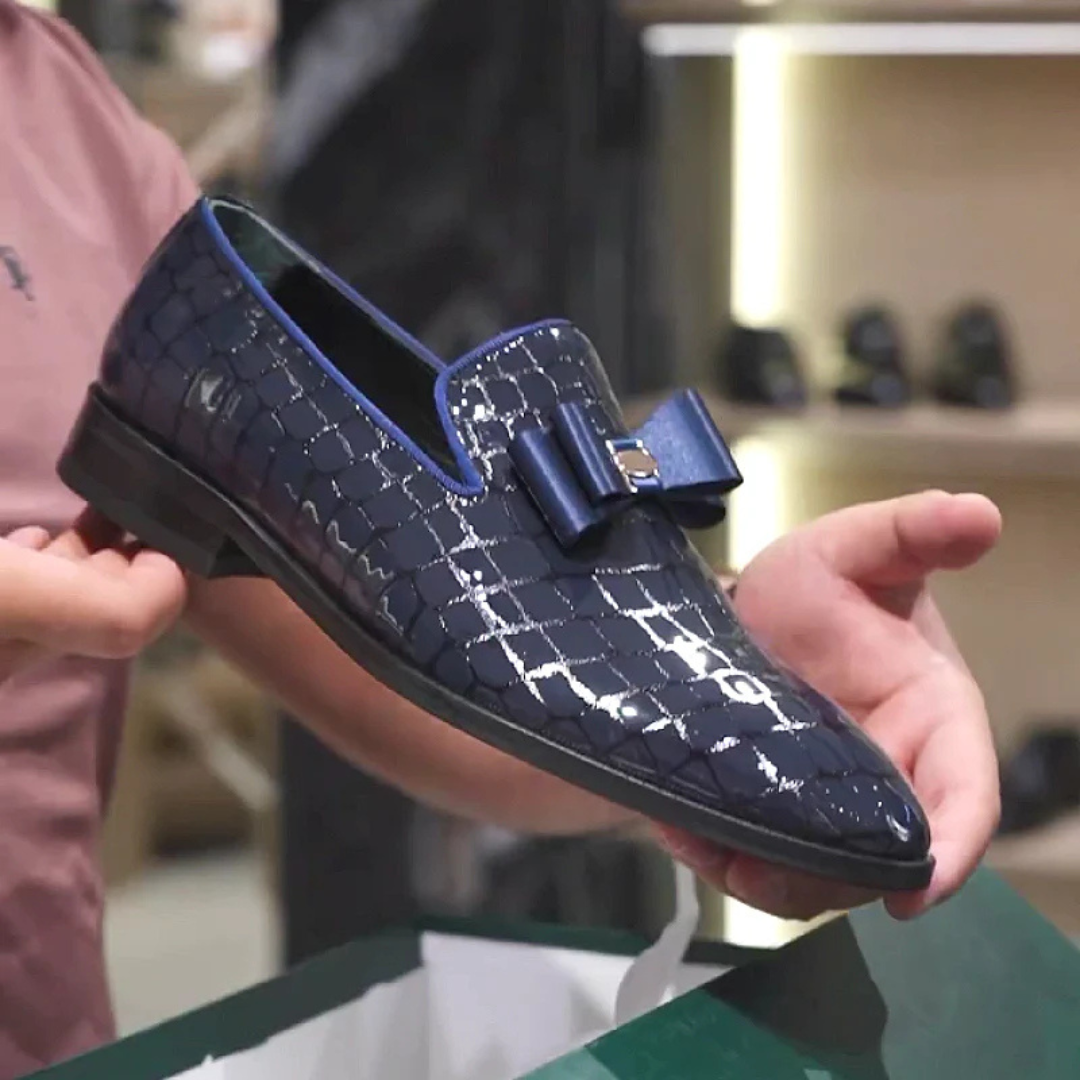 Zapatos de cuero brillante sin cordones con lazo