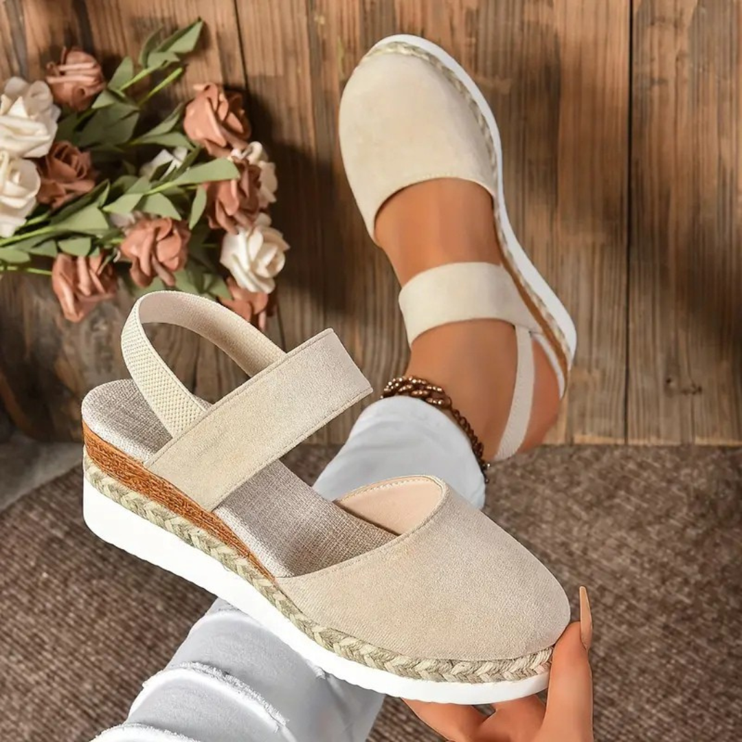 Sandalias cerradas de tacón en gamuza para mujer