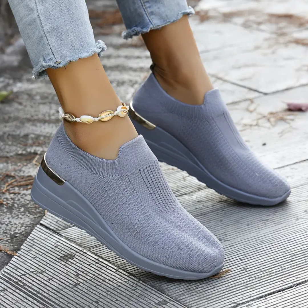 Zapatilla ergonómicas transpirables para mujer con detalle dorado
