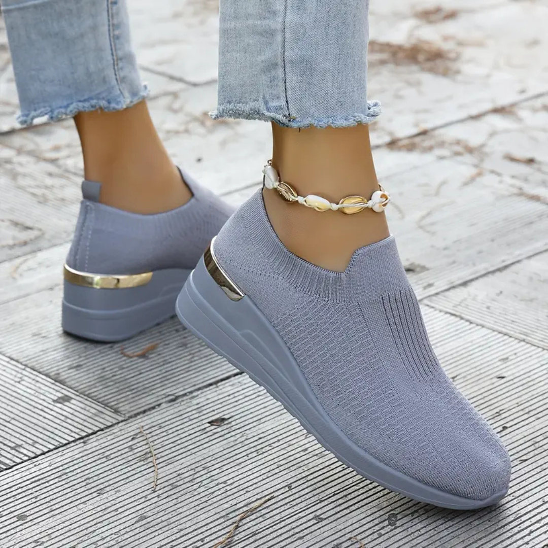 Zapatilla ergonómicas transpirables para mujer con detalle dorado
