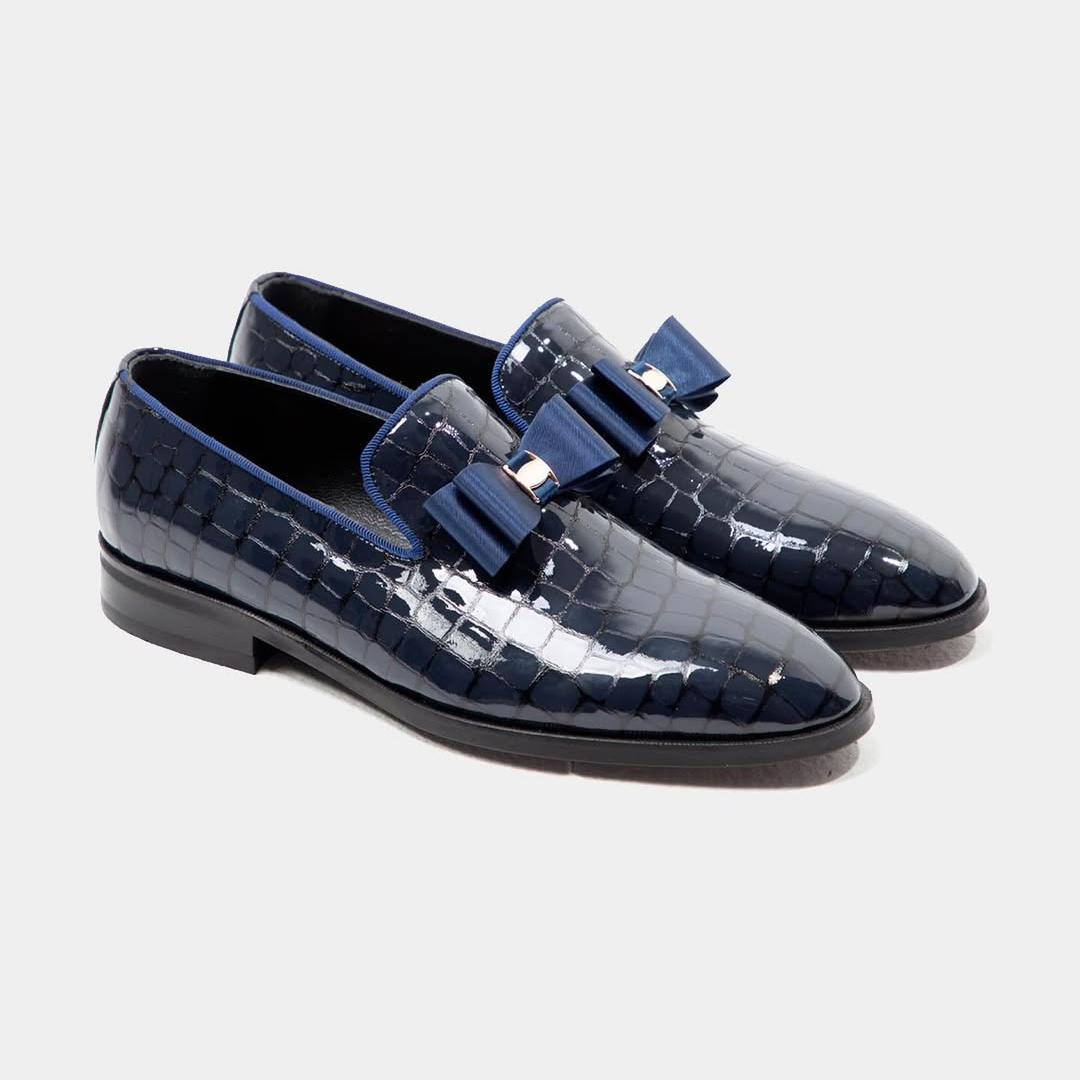 Zapatos de cuero brillante sin cordones con lazo