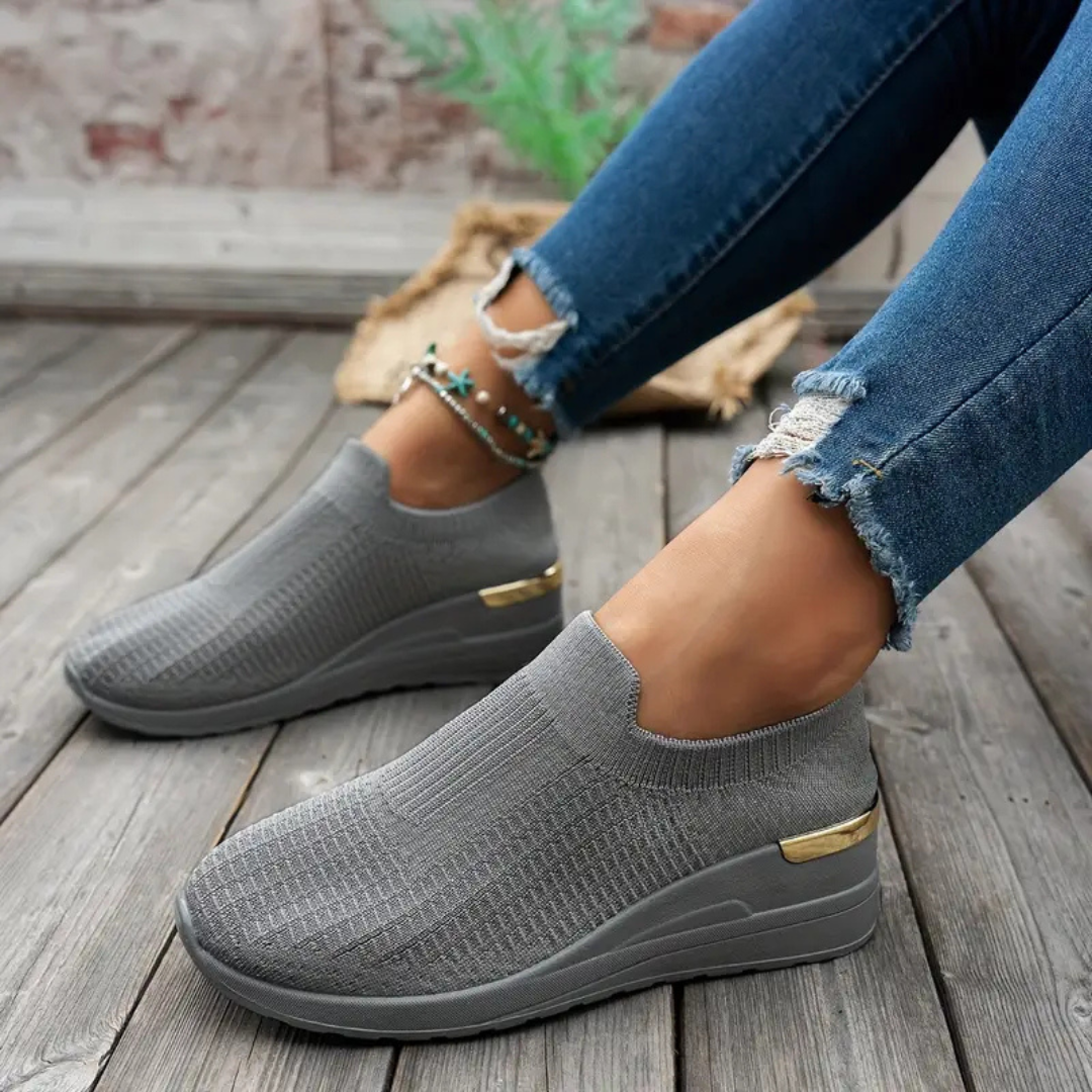 Zapatilla ergonómicas transpirables para mujer con detalle dorado