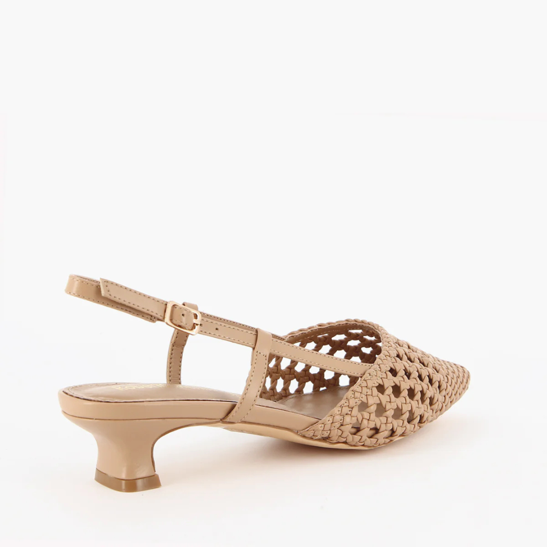 Sandalias trenzadas con tacón bajo y diseño artesanal