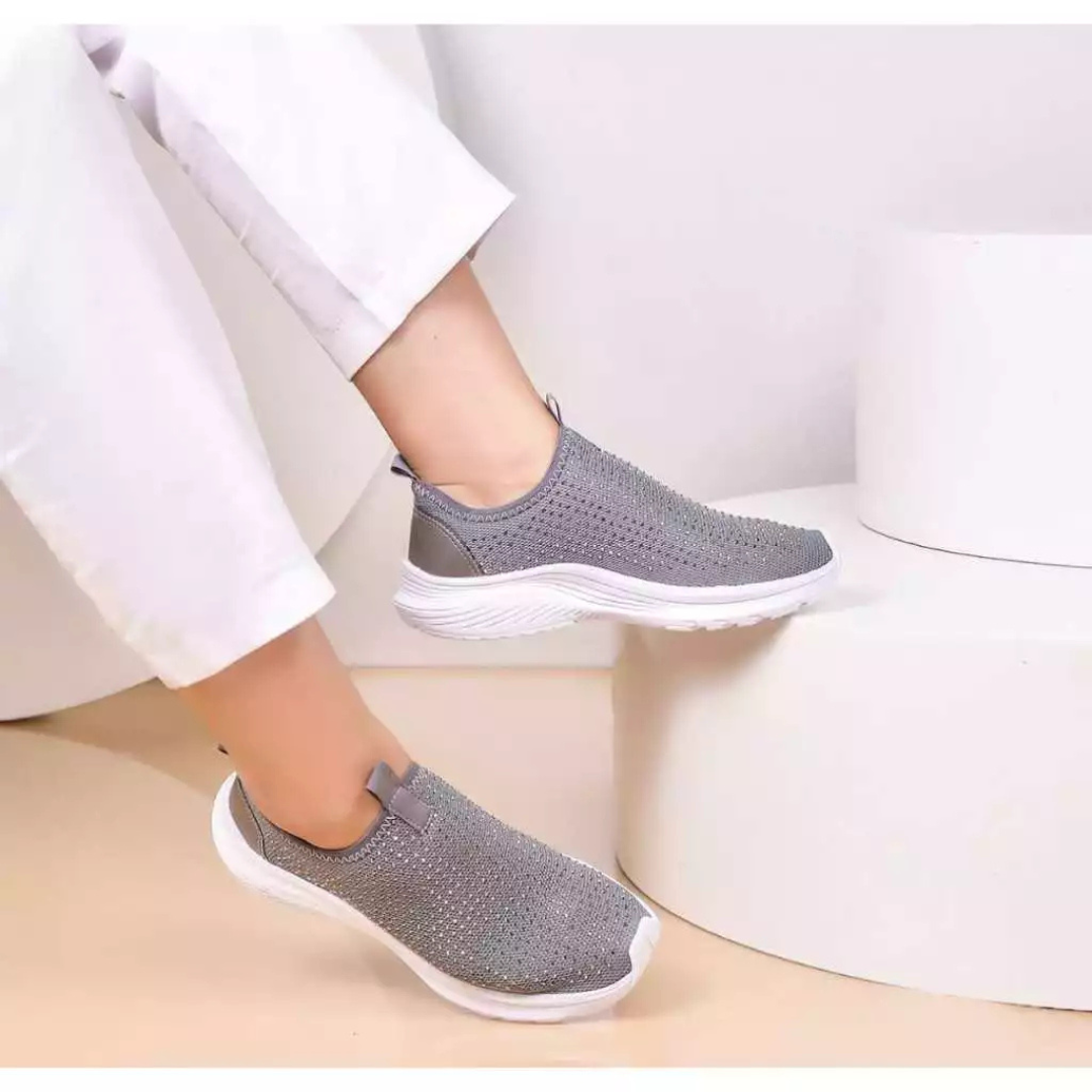 Zapatillas deportivas slip on de media caña y brillantes para mujer
