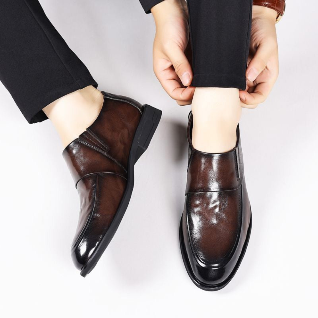Zapatos de cuero de lujo hechos a mano para hombres.