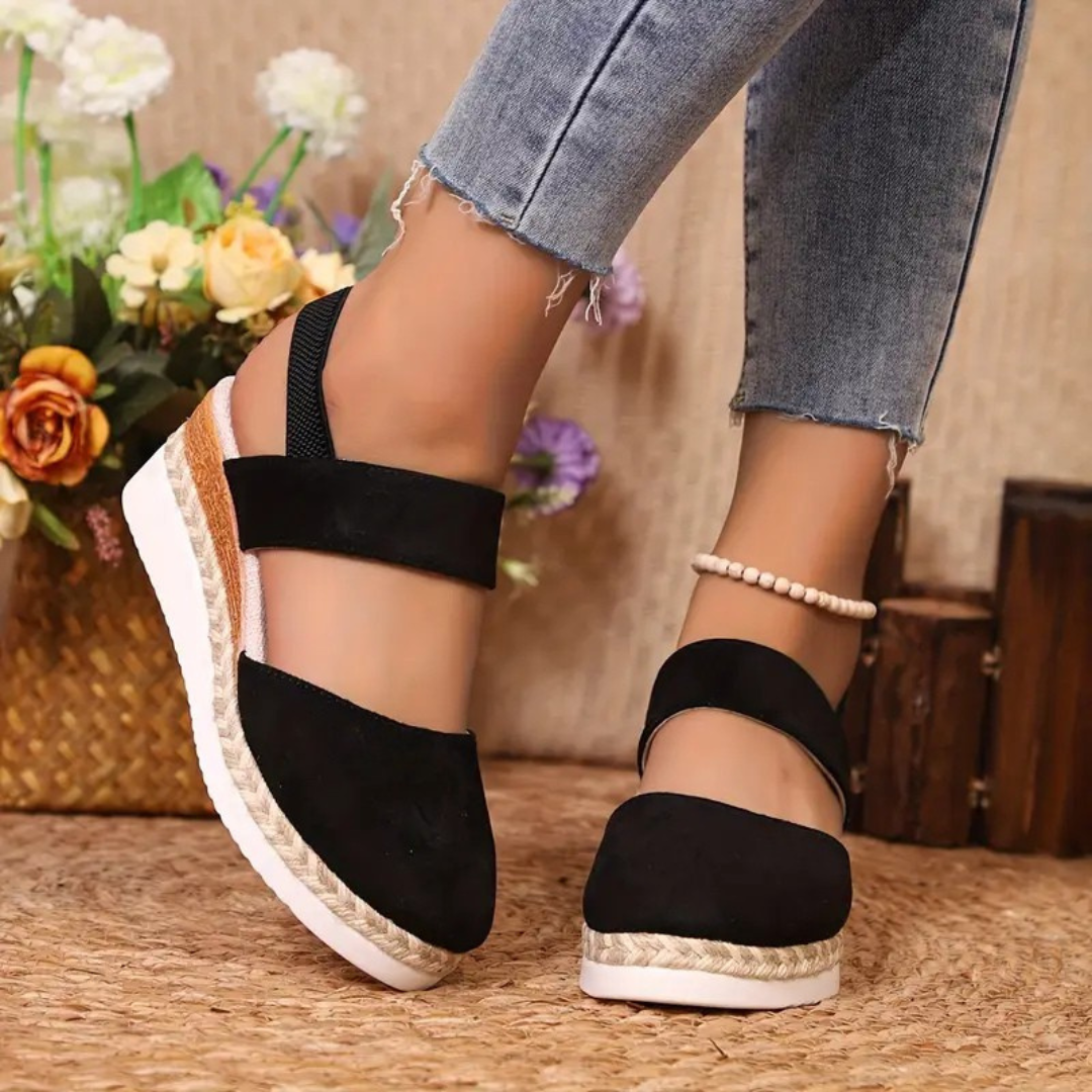 Sandalias cerradas de tacón en gamuza para mujer