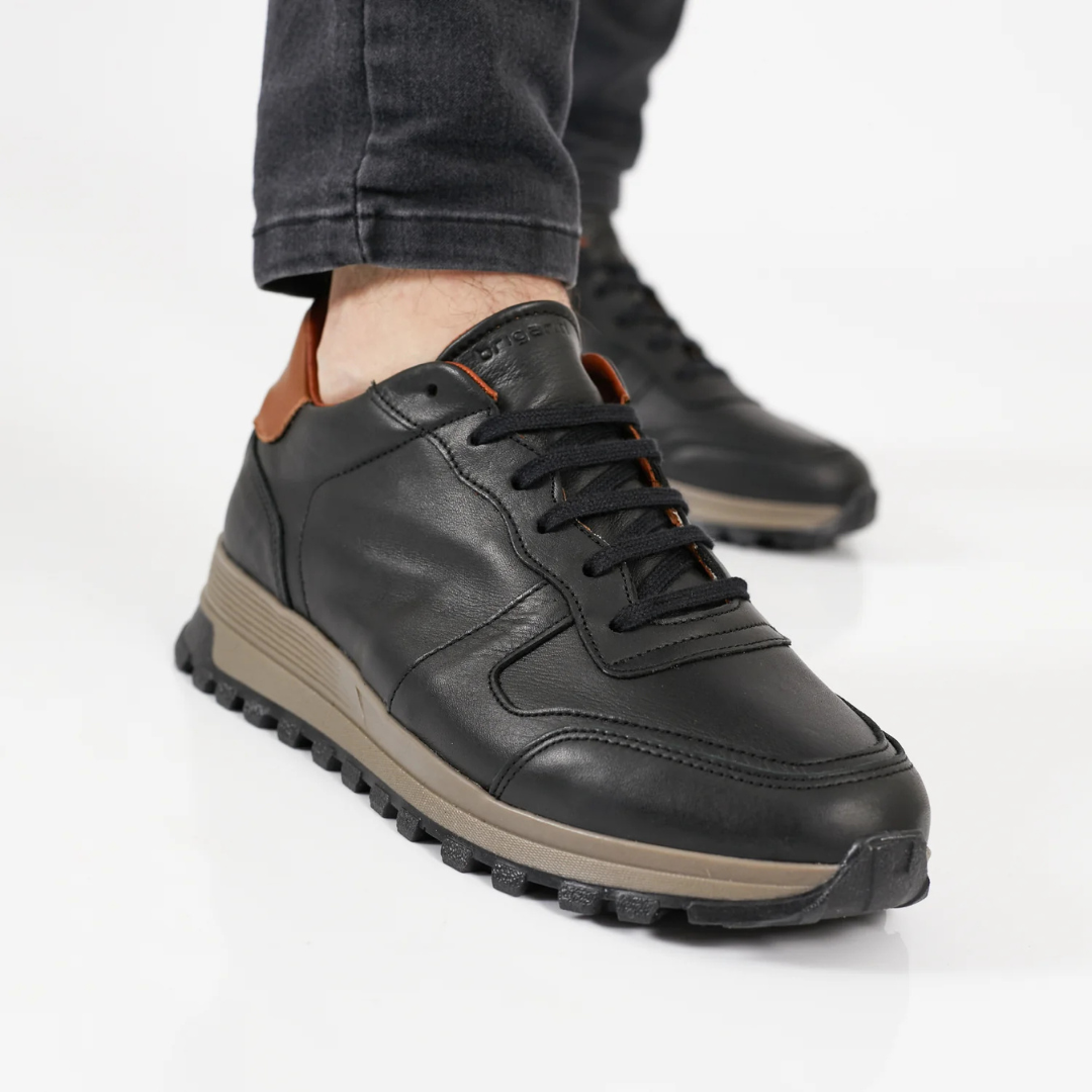 Zapatillas de hombre de cuero negro con detalles marrones