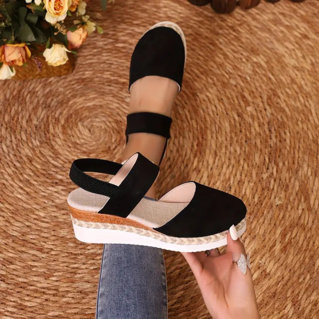 Sandalias cerradas de tacón en gamuza para mujer