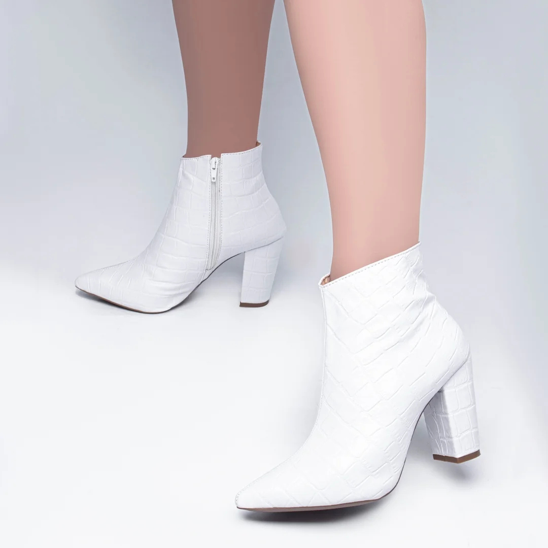 Botas de Cuero Texturizado con Punta Fina para Mujer