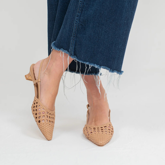 Sandalias trenzadas con tacón bajo y diseño artesanal