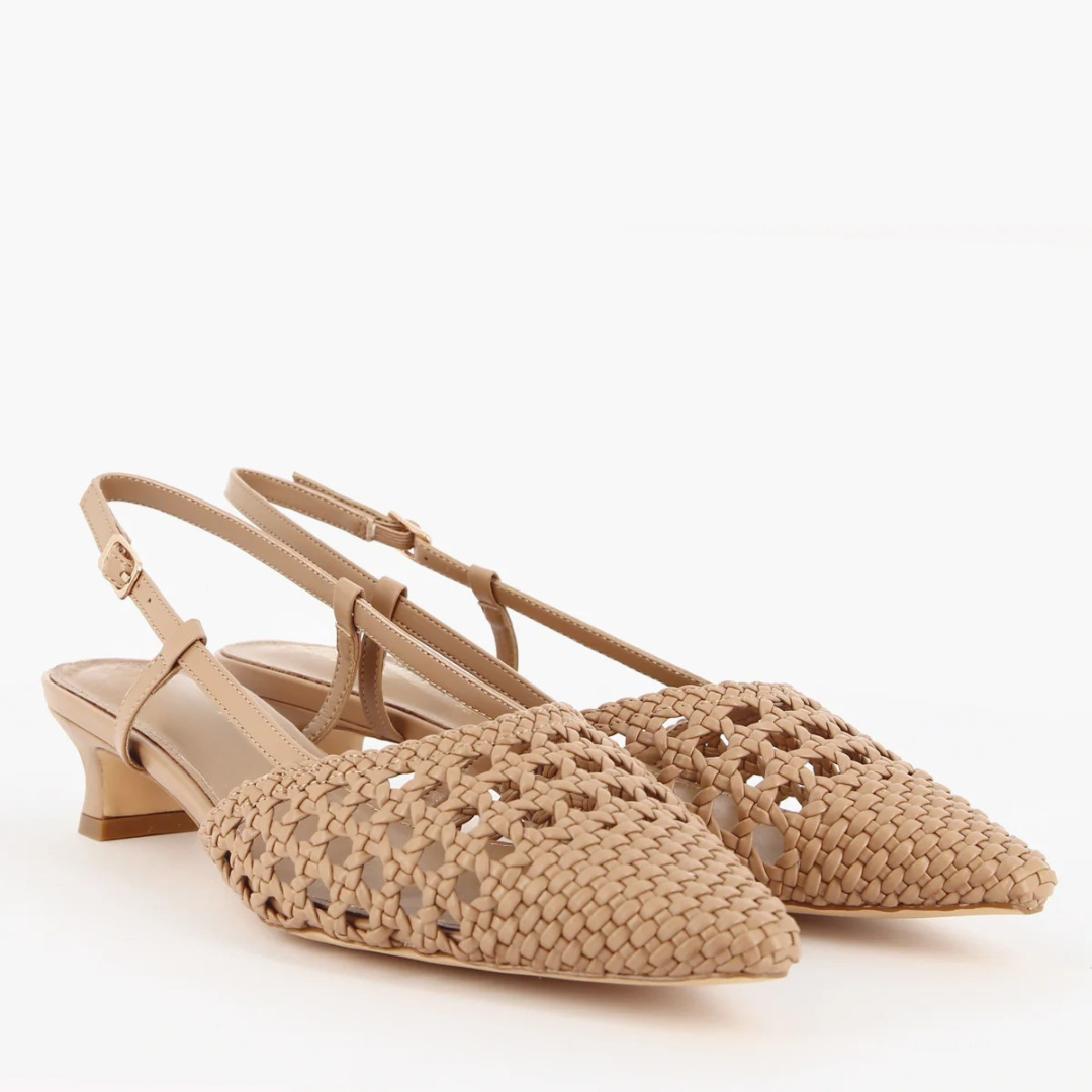 Sandalias trenzadas con tacón bajo y diseño artesanal