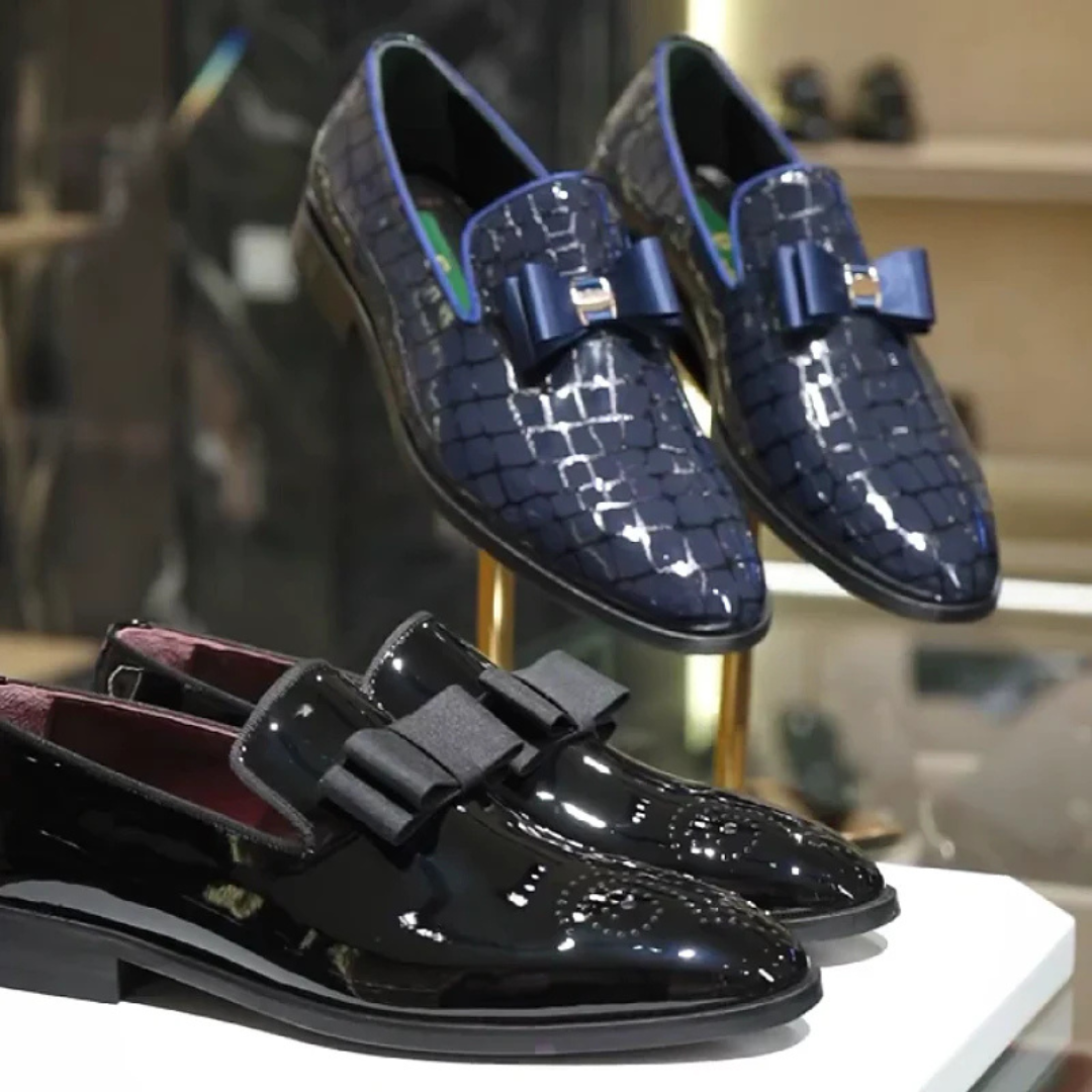 Zapatos de cuero brillante sin cordones con lazo