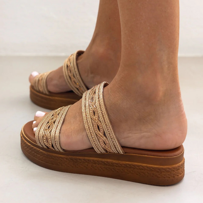Sandalias planas con diseño elegante
